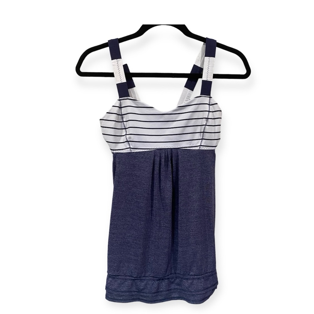 Lululemon Built in Bra Workout Active Tank Top Navy Blue White Stripe Size 6